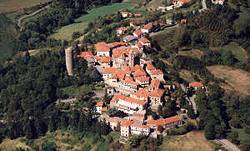 Veduta aerea di Roccaverano, comune in cui pranzeremo